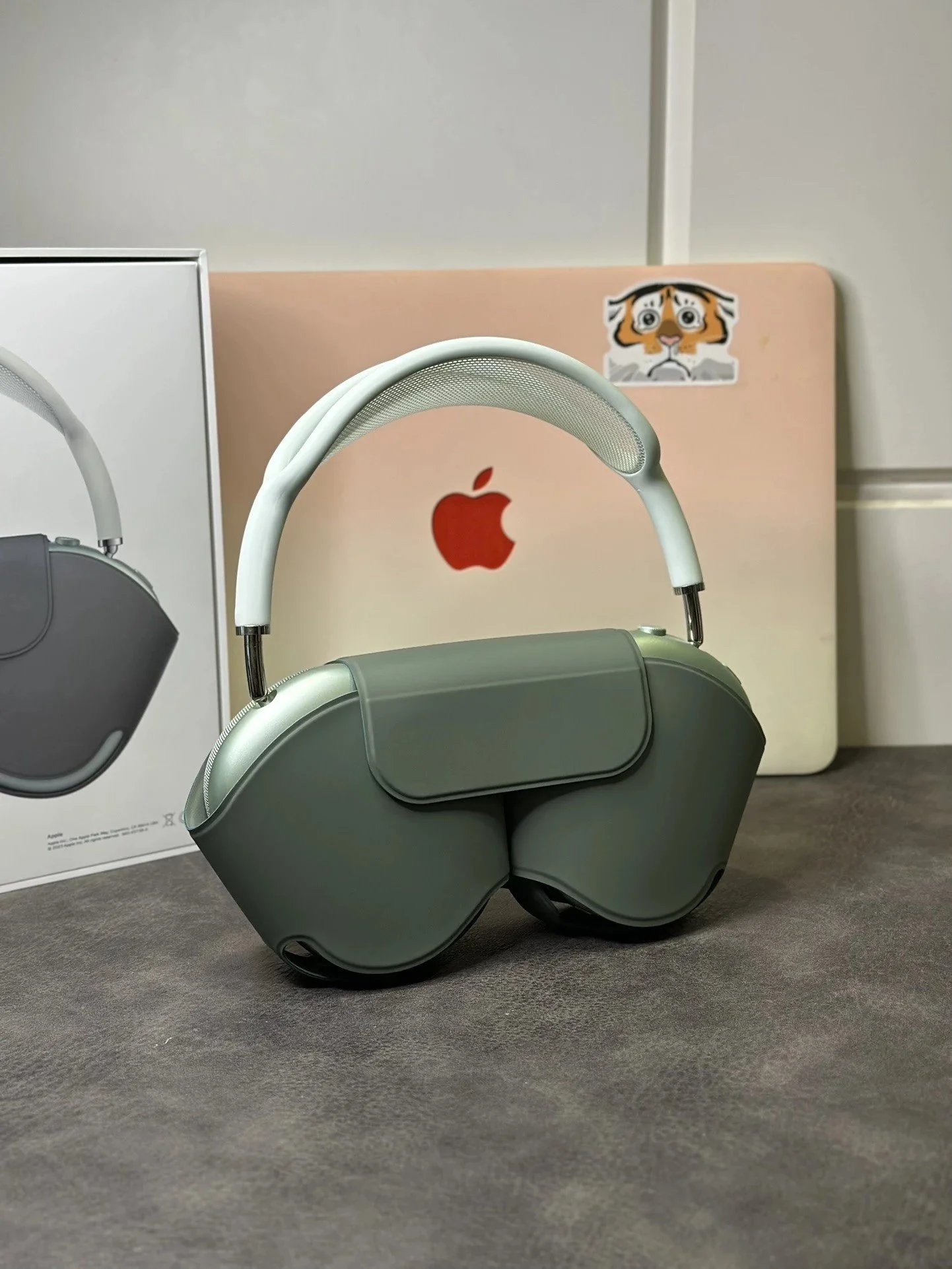 AirPods Max phones Light Green 1:1